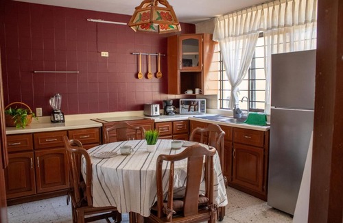 Estacion House | Casa Colibrí - Amplia cómoda en zona tranquila y bien conectada
