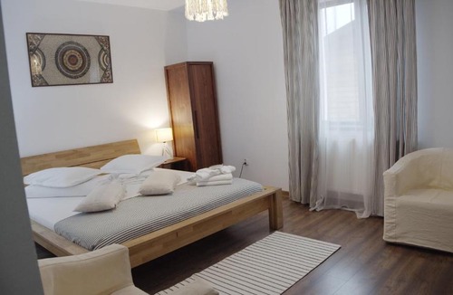 Urlati Hotel | Casa Colinelor