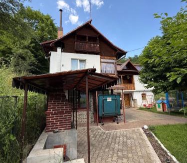 Brezoi Villa | Casa COLT DE RAI