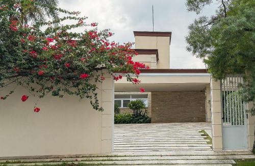Carapicuiba House | Casa com 4 Quartos - Alto Padrão