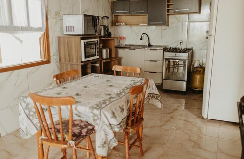 Querencia House | Casa com Churrasqueira, Quintal, Ar Cond e Garagem