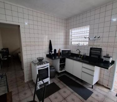 Raul Cury House | Casa com churrasqueira e piscina