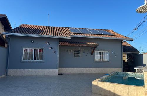 Santa Terezinha House | Casa com piscina climatizada em Itanhaém!