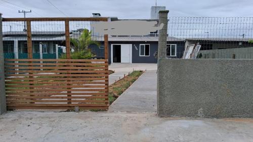 Arroio Teixeira House | Casa com piscina e pátio grande