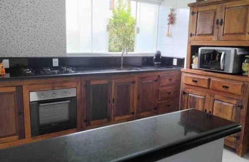 Porangaba House | Casa com piscina no interior em condomínio fechado