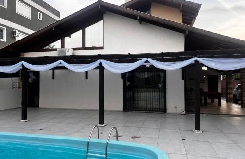 Ingleses do Rio Vermelho House | Casa com piscina praia dos Ingleses