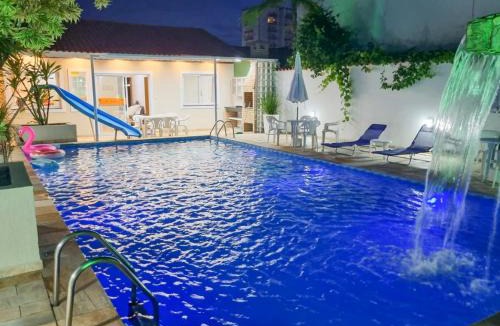 Itanhaem House | Casa com Piscina Privativa Gigante e Escorregador Pertinho da Praia com Bikes para Passeio