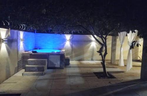 Cuiaba House | CASA COM SPA DE HIDRO, AQUECEDOR E CROMOTERAPIA A 1,0 kM DO CENTRO