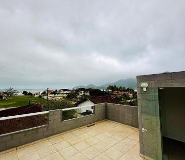 Guarau House | Casa com Vista do Mar e Montanha