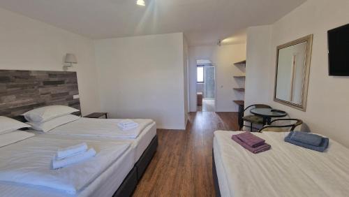 Sisesti Bed & Breakfast | Casa Comilor