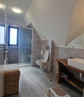 Sisesti Bed & Breakfast | Casa Comilor