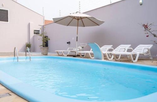 Itacolomi House | Casa Completa com Piscina Churrasqueira Sinuca Wi-Fi e Garagem para 4 Carros a 350m da Praia Acomoda 12 Pessoas, 4 Quartos com Ar-Condicionado