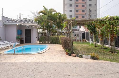 Itacolomi House | Casa Completa com Piscina Churrasqueira Sinuca Wi-Fi e Garagem para 4 Carros a 350m da Praia Acomoda 12 Pessoas, 4 Quartos com Ar-Condicionado