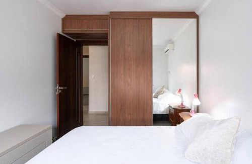 Itacolomi House | Casa Completa com Piscina Churrasqueira Sinuca Wi-Fi e Garagem para 4 Carros a 350m da Praia Acomoda 12 Pessoas, 4 Quartos com Ar-Condicionado