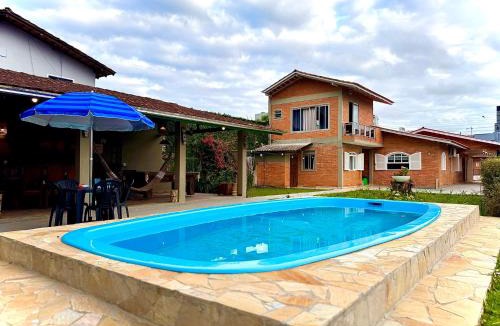 Itacolomi House | Casa Completa com Piscina Churrasqueira Sinuca Wi-Fi e Garagem para 3 Carros a 500m da Praia Acomoda 12 Pessoas, 5 Quartos e Ar Condicionado