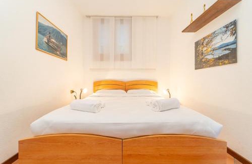 Sala Comacina Apartment | Casa con parcheggio, piscina giardino, barbecue