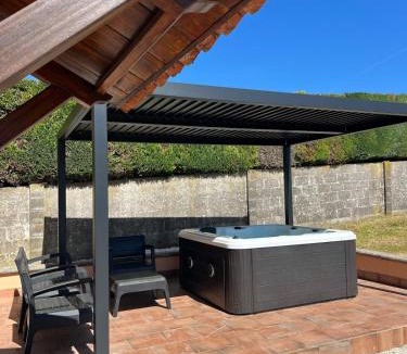 Abegondo House | Casa con Piscina, Jacuzzi y Jardin en Abegondo, A Coruña