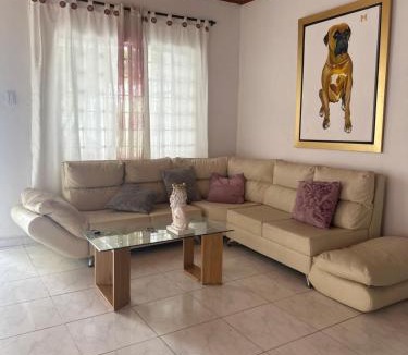 Monteria Apartment | Casa con tres dormitorios y garaje