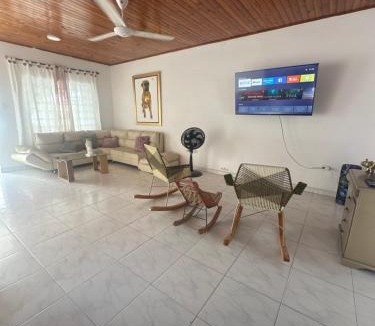 Monteria Apartment | Casa con tres dormitorios y garaje