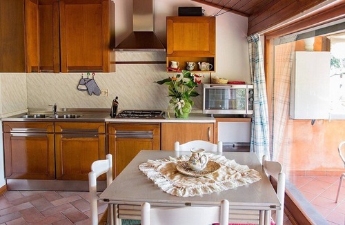 Massa e Cozzile House | Casa Concerto A: A graceful apartment located on top of a small hill, with Free WI-FI.