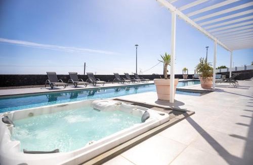 Conil House | Casa Conil Private 25m Heated Pool with Hydraulic Mobility Lift