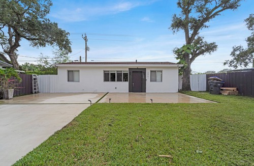 Survey Creek Villa | Casa Copal: Modern and Stylish Retreat minutes away from Hollywood Beach