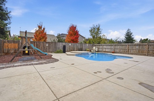 Visalia House | Casa Cortez A - Near Sequoia and Kings Canyon Parks