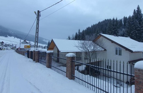 Brosteni House | Casa Crenguta