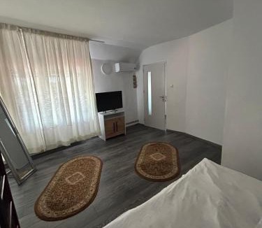 Danes Bed & Breakfast | Casa Cristea