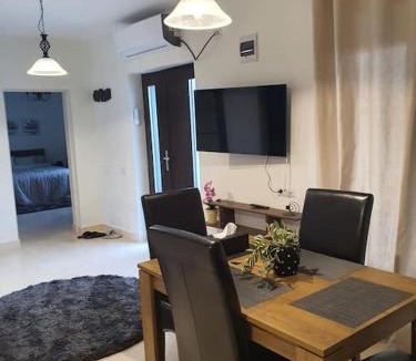 Pantelimon House | Casa cu flori