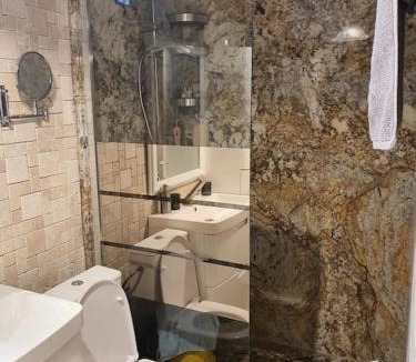 Pantelimon House | Casa cu flori