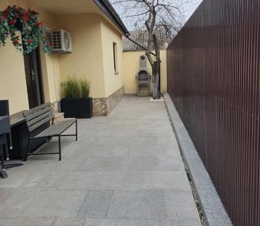 Pantelimon House | Casa cu flori