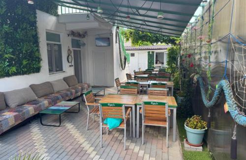 Jibert House | Casa cu flori