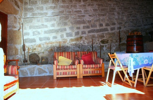 Caldelas House | Casa da Rocha Casa de Estilo Rural Situada na Vila de Termas de Caldelas