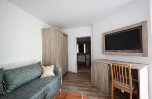 Eselnita House | Casa Dacia