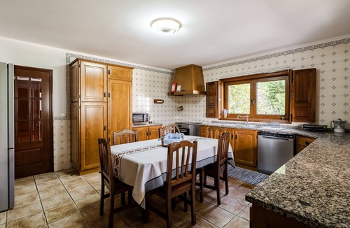 Amares House | Casa das Flores: Mountain View, Private Pool & Wi-Fi in Gerês
