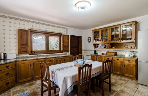 Amares House | Casa das Flores: Mountain View, Private Pool & Wi-Fi in Gerês