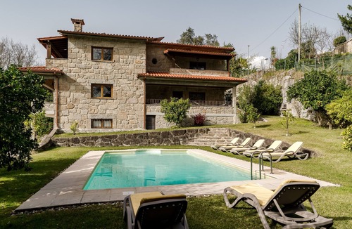 Amares House | Casa das Flores: Mountain View, Private Pool & Wi-Fi in Gerês