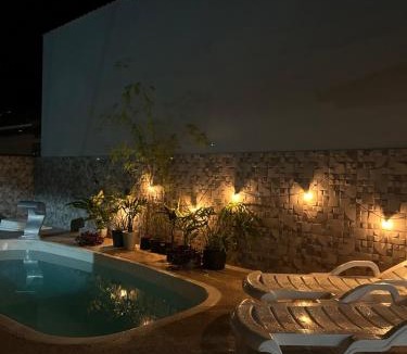 Armacao House | Casa de 2 dormitórios com piscina e quintal