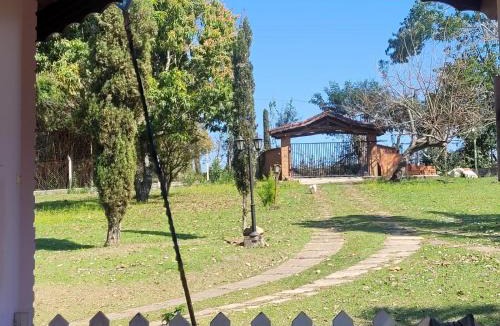 Aracoiaba da Serra House | Casa de Campo ampla e confortavel em Araçoiaba da Serra com lareira, perfeita para o friozinho