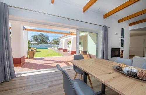 Castelo House | Casa de campo e praia