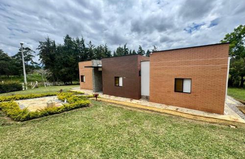 Los Santos House | Casa de Campo ZEN, Tu Escapada Familiar en la Naturaleza