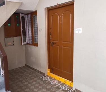 Bengaluru House | Casa de Familia - 2BHK near Manyata Tech Park & Aster CMI Hospital