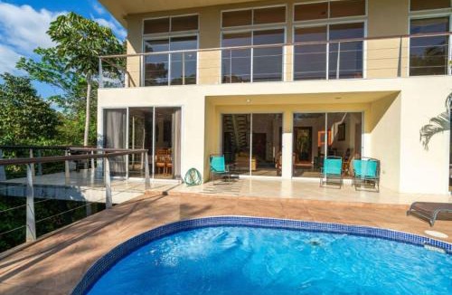Parrita House | Casa de Fox - Confort en medio de la jungla!