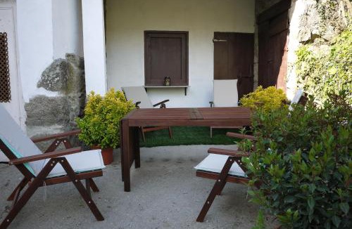 Sober House | Casa de Labranza Naz