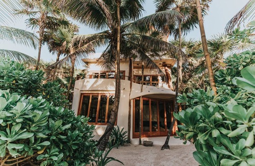 Zona Hotelera House | Casa de las Palmas w/Rooftop Patio ~ Mahayana, Stunning Luxury Villa w/BEST location on Tulum Beac.