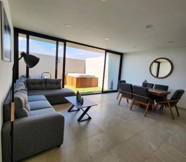 Queretaro House | Casa de Lujo con Jacuzzi