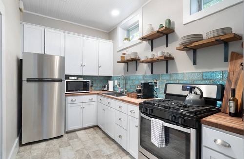 Bisbee House | Casa de Oro – Luxe Comfort in the Heart of Old Bisbee Private Yard & EV Charger!