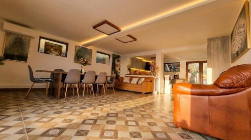 Saliste House | Casa de sub Brazi Relaxare la munte cu Ciubar
