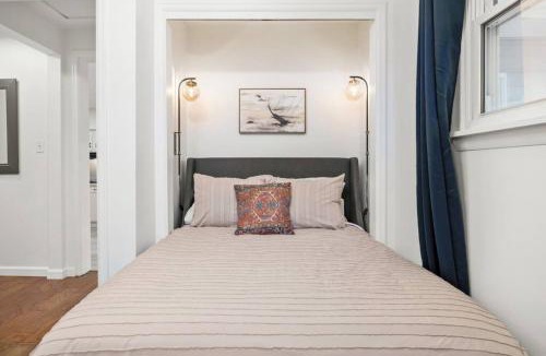 Peoria Heights House | Casa de Vincent with KING Casper Bed